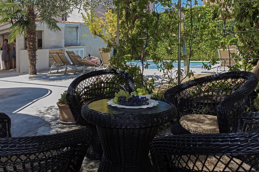 Apartments Villa Pina Vodice Exterior foto