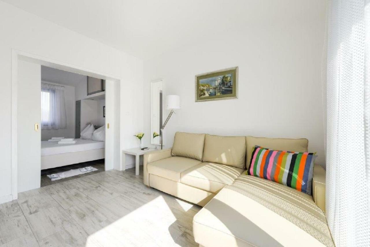 Apartments Villa Pina Vodice Exterior foto