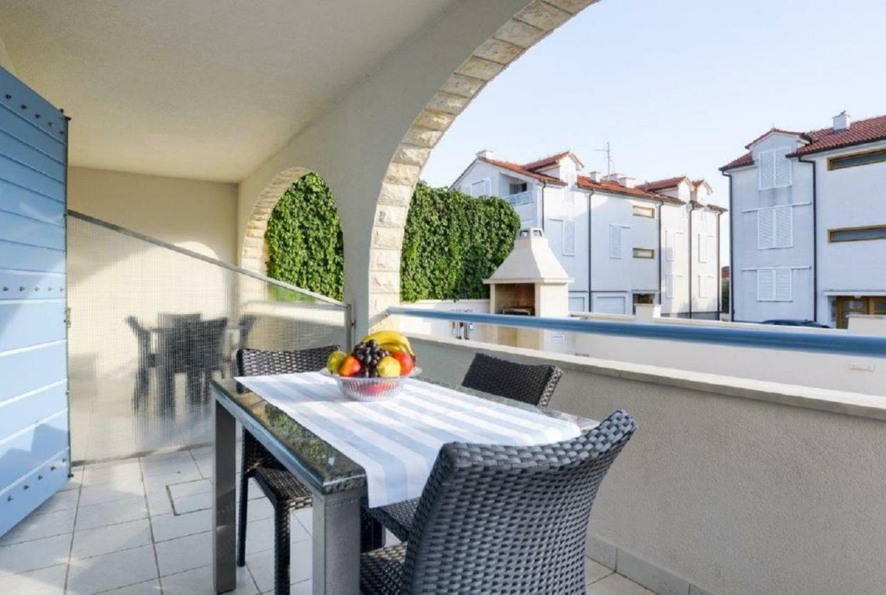 Apartments Villa Pina Vodice Exterior foto